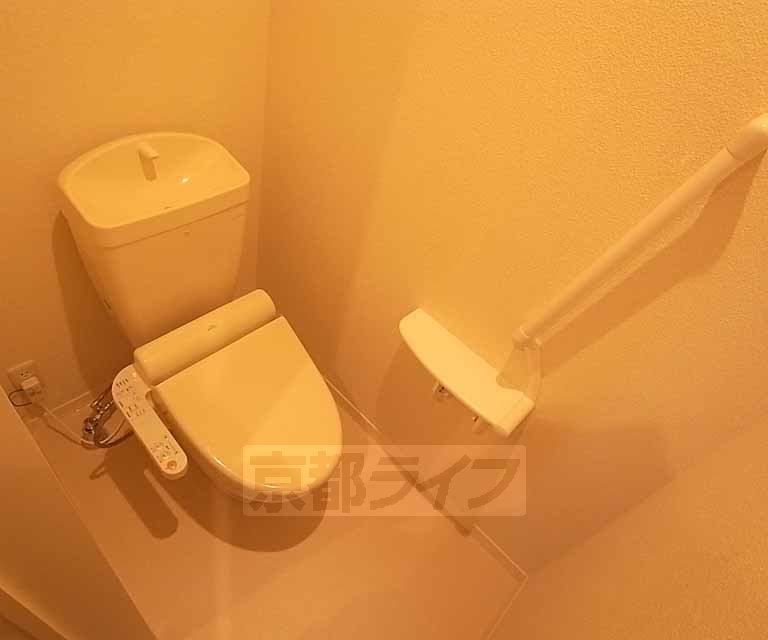 トイレ　清潔感のあるお風呂です。