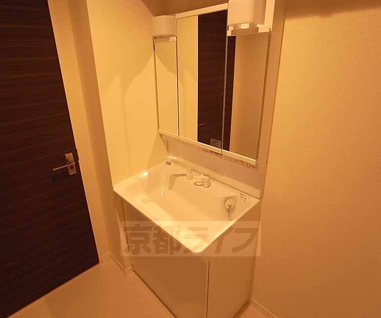 その他設備　独立洗面台です。