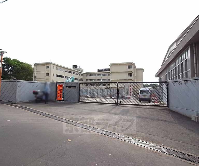 中学校　宇治中学校（中学校）まで422m