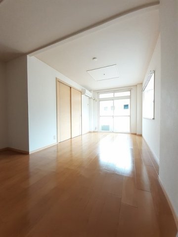 居室・リビング　ゆったり過ごせる居間です