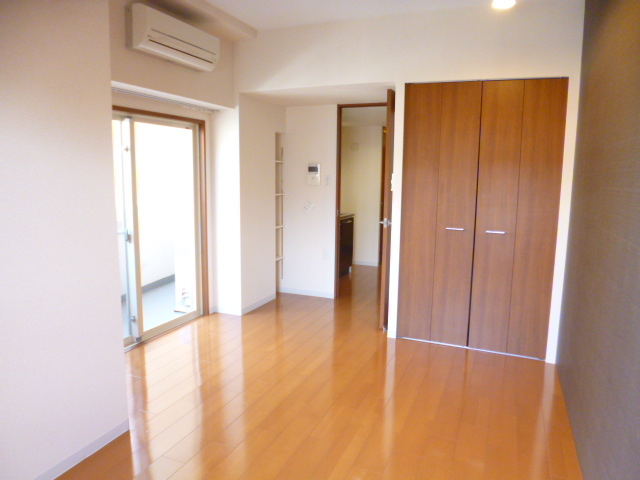 居室・リビング　二面採光の明るいお部屋