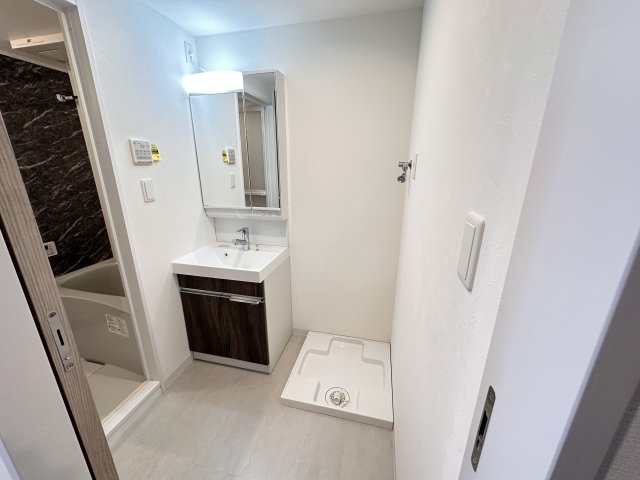 その他部屋・スペース　同型写真（802号室の室内写真）