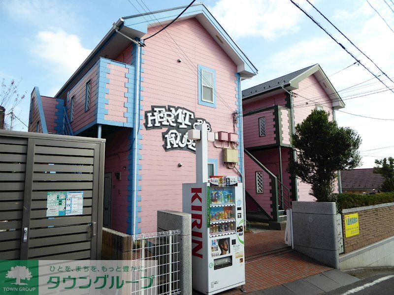 建物外観　室内をデザイナーズフルリノベーション！ハシゴ→階段に変更し…