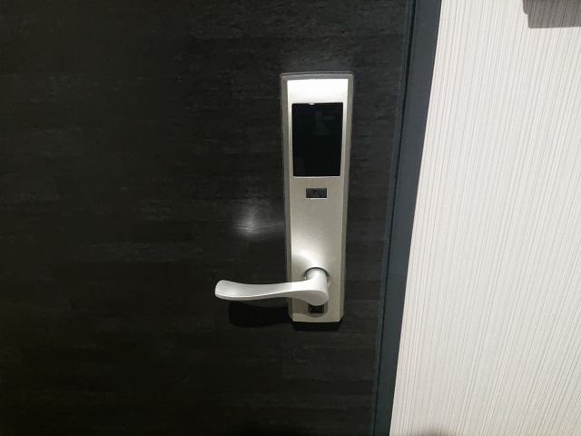 その他設備　エントランスはオートロック付　　玄関はカードKEY
