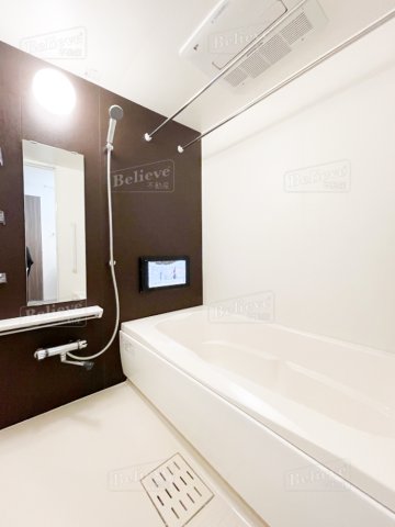 バス・シャワールーム　追い焚き・浴室乾燥機付きのお風呂です♪