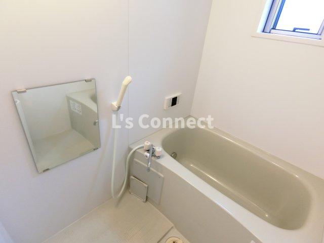 バス・シャワールーム　追焚き、浴室乾燥付きのお風呂。