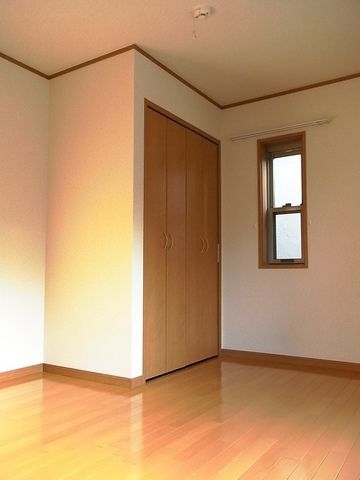 その他部屋・スペース　バルコニー側から室内を見て