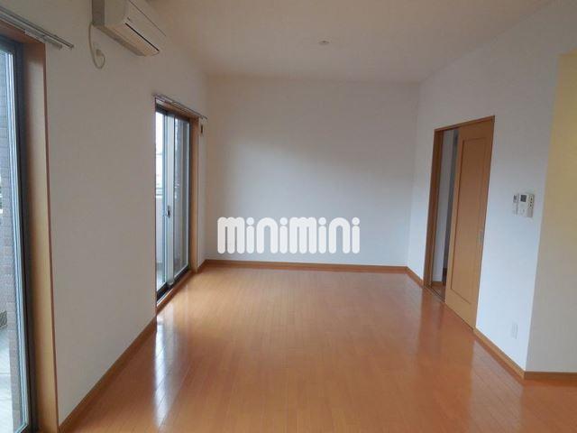 居室・リビング　エアコンつきのリビングです