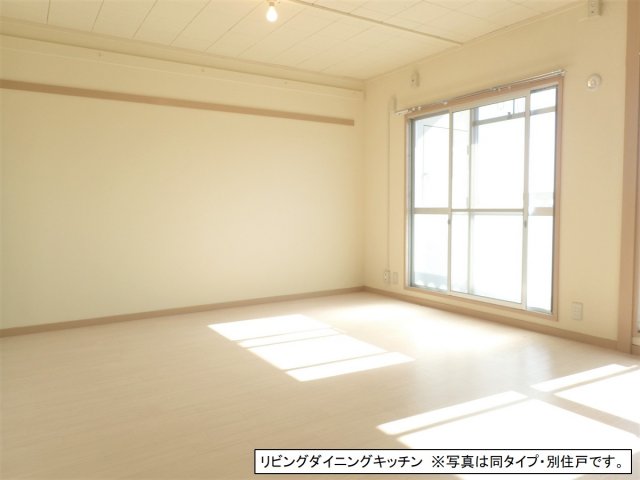 居室・リビング　※同タイプのお部屋の写真を掲載しております。