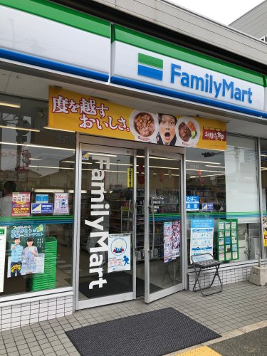 コンビニ　ファミリーマート 西宮桜谷店（コンビニ）まで180m