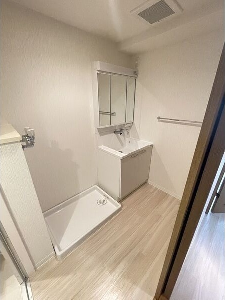 洗面設備　※写真は同じマンションの違う部屋のものになります。