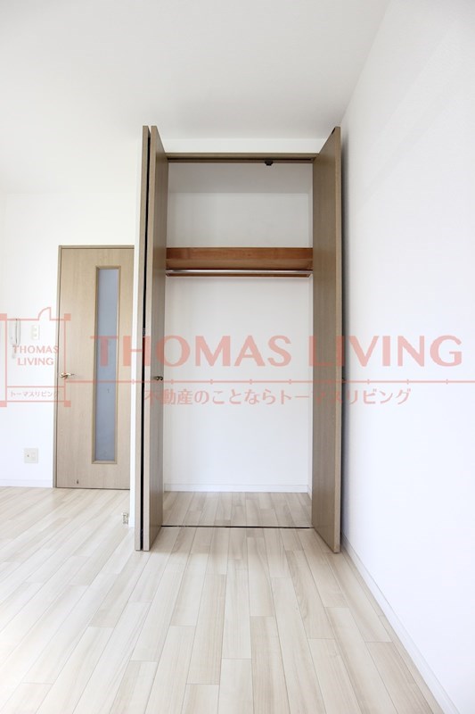 収納　ロングコートも掛けれます。