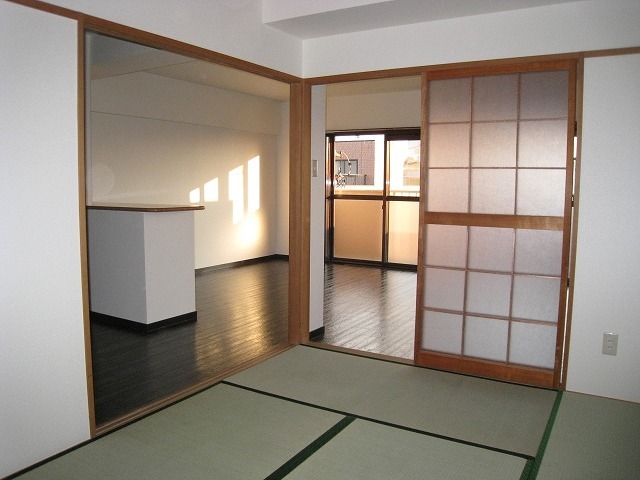 居室・リビング　現況と相違する場合は現況を優先します。