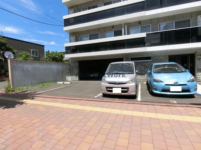 駐車場　駐車場