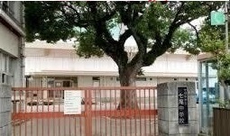 中学校　廿日市市立七尾中学校（中学校）まで340m