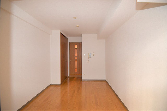 居室・リビング　写真は同マンションの別の部屋のものです。