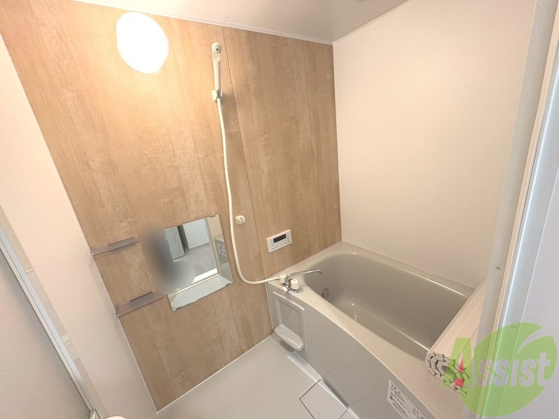 バス・シャワールーム　浴槽が広いので日々の疲れも癒されますね。