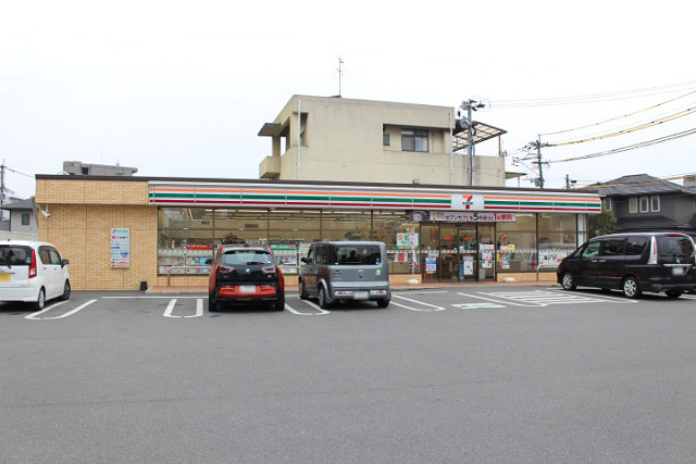 コンビニ　セブン-イレブン大分中春日町店（コンビニ）まで110m