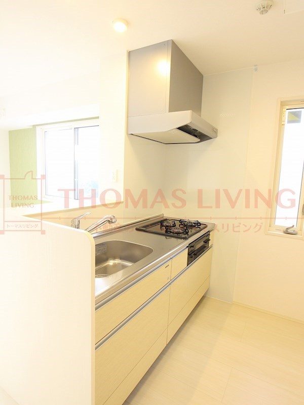 キッチン　お料理しながらお部屋の中を見ることが出来る対面式のキッチンで