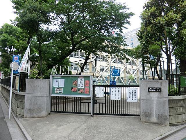 小学校　荒川区立第三峡田小学校（小学校）まで507m