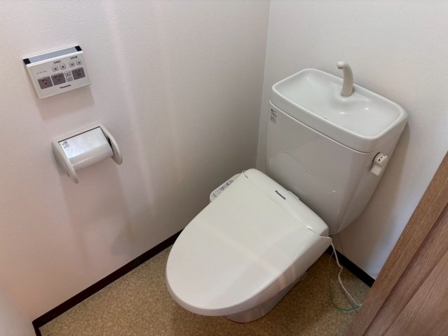 トイレ　STUDIO OHZONE