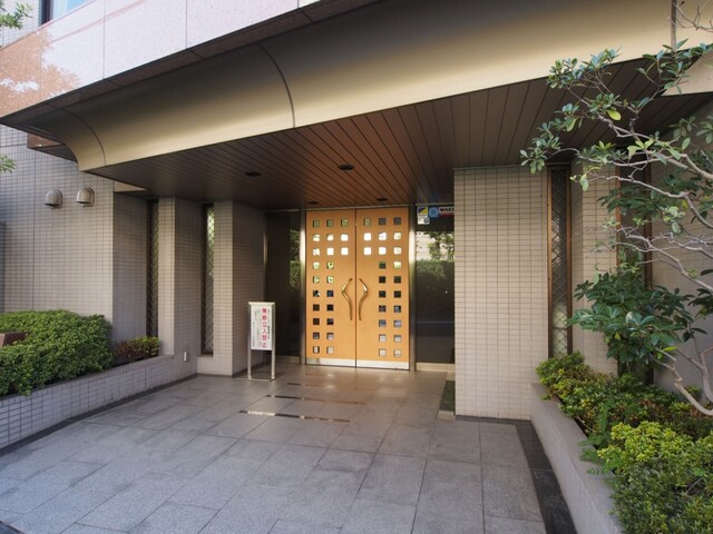 エントランス　ゆとりのあるエントランスです