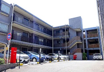 駐車場　駐車場があるので、車を買う予定の方も安心です