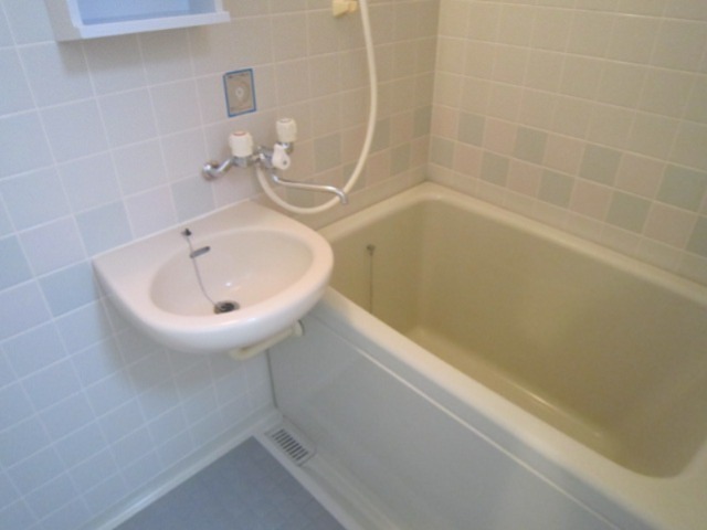 バス・シャワールーム　別部屋参考写真