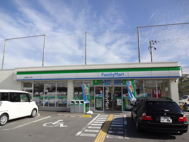 コンビニ　ファミリーマート（コンビニ）まで672m