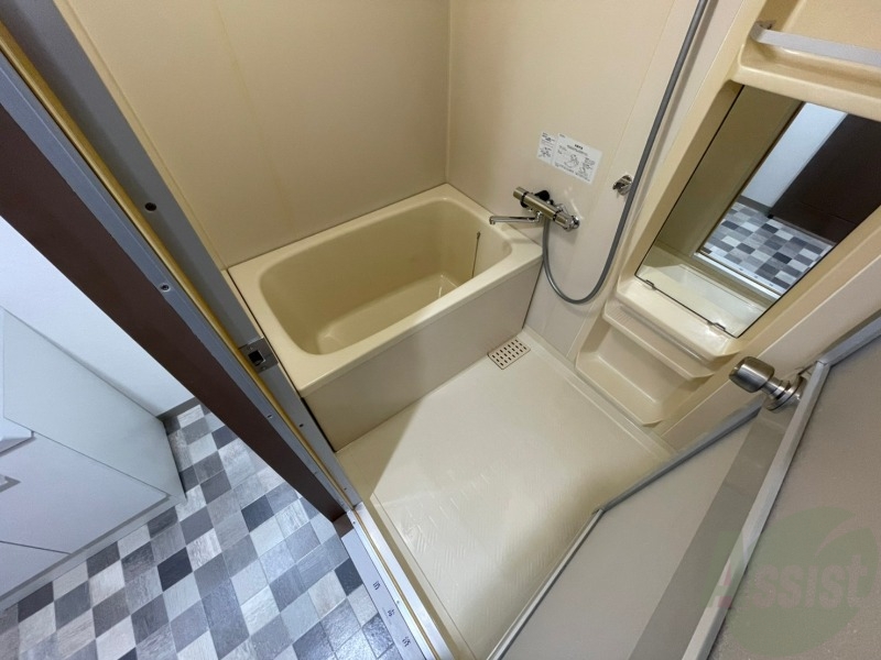 バス・シャワールーム　バスルームはこちらです。広々としてゆったり休めます。