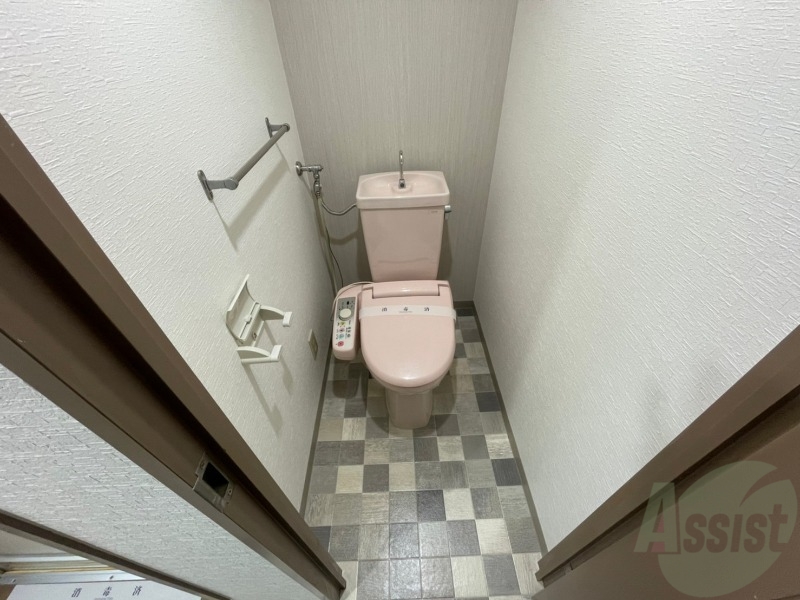 トイレ　ウォシュレット機能がついたトイレです。安心して使用できます。