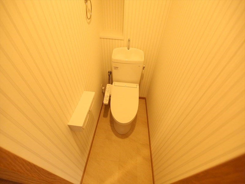 トイレ　温水洗浄暖房便座付トイレ