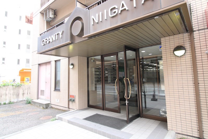 エントランス　エントランスオートロック付き