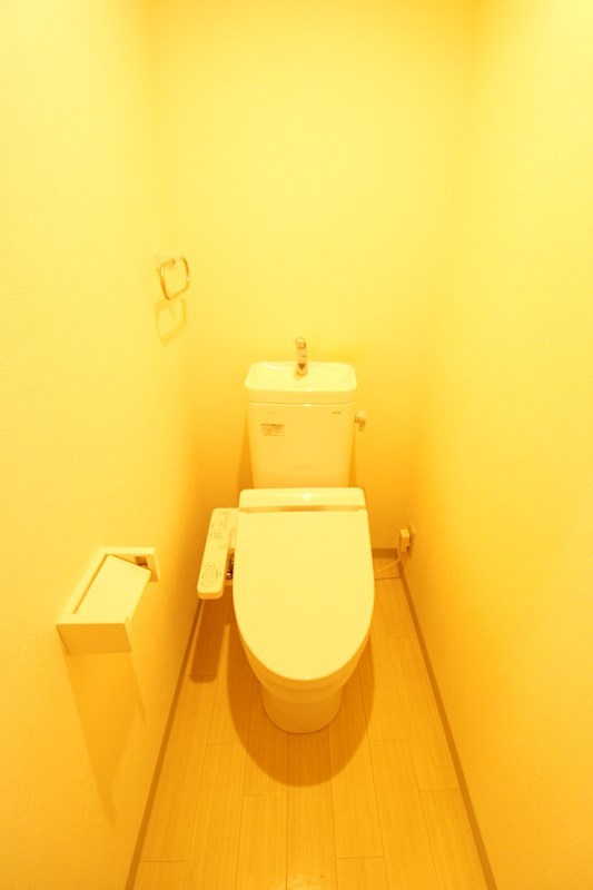 トイレ　温水洗浄暖房便座付き