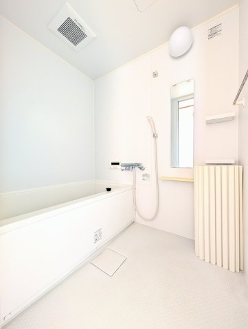 バス・シャワールーム　【浴室】追い焚き機能付き