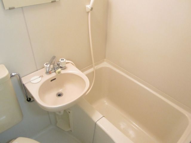 バス・シャワールーム　♪お掃除らくらく３点ユニットバス♪