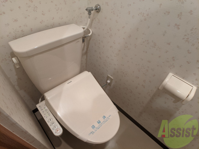 トイレ　ウォシュレット機能がついたトイレです。安心して使用できます。
