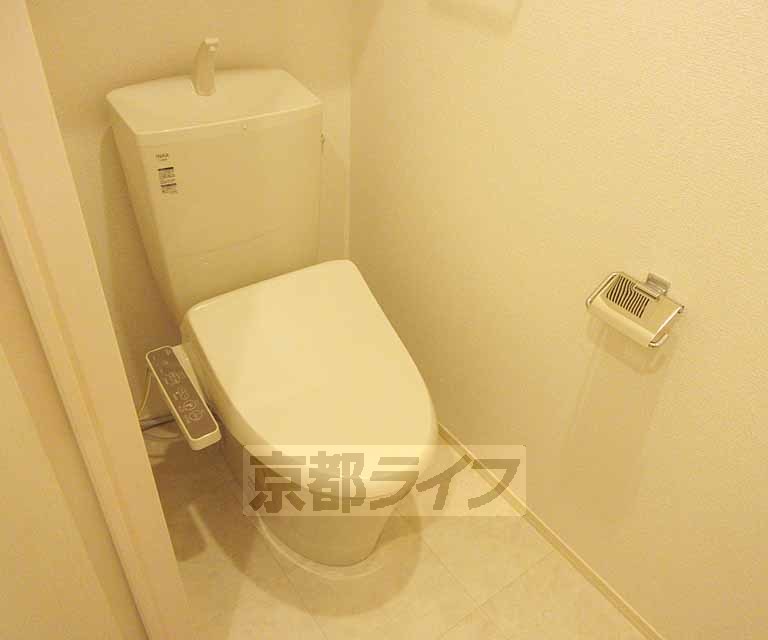 トイレ　ウォシュレット付き。
