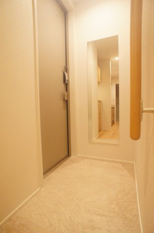 玄関　完成前の為一部建築資材等が写っている可能性がございます。