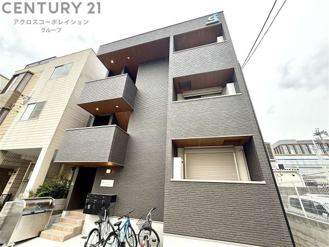 建物外観　オートロックで外部の人間が簡単に出入りできないため安心です。