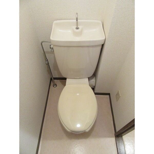 トイレ　室内写真は別部屋の写真です。