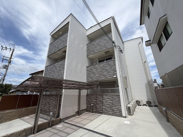 建物外観　シンプルできれいな外観です
