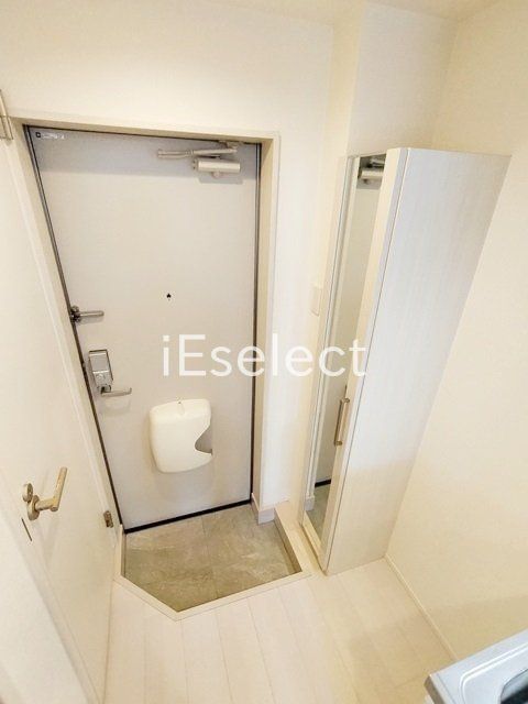 玄関　トールタイプのシューズボックスが付いた玄関