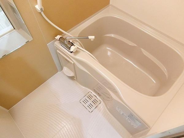 バス・シャワールーム　浴室乾燥機付きバス！