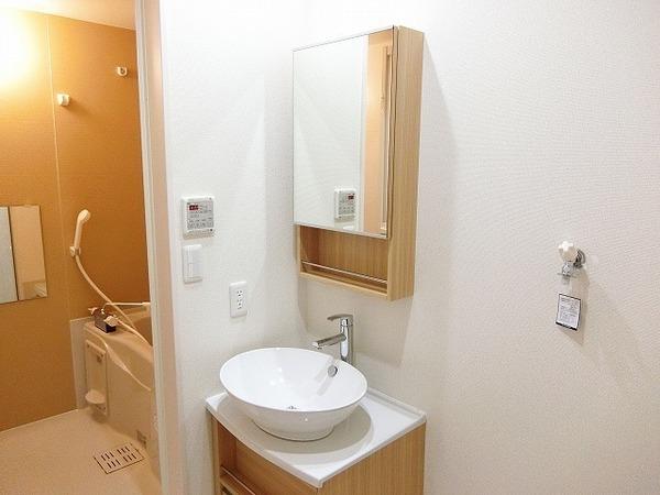 洗面設備　オシャレな洗面台！