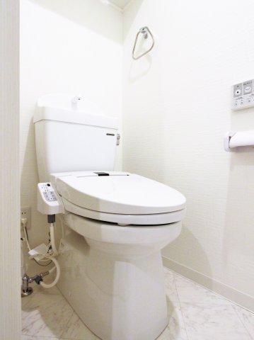 トイレ　参考写真（同物件別部屋）