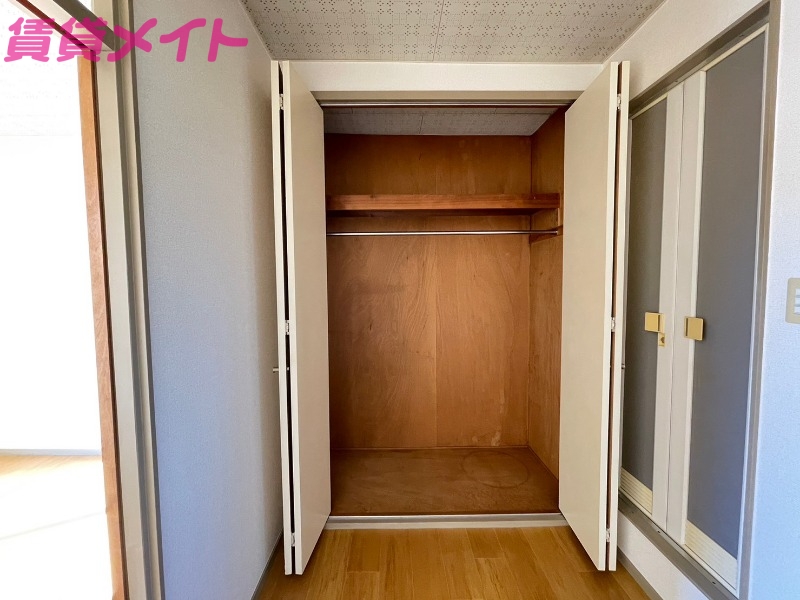 収納　別部屋反転写真です