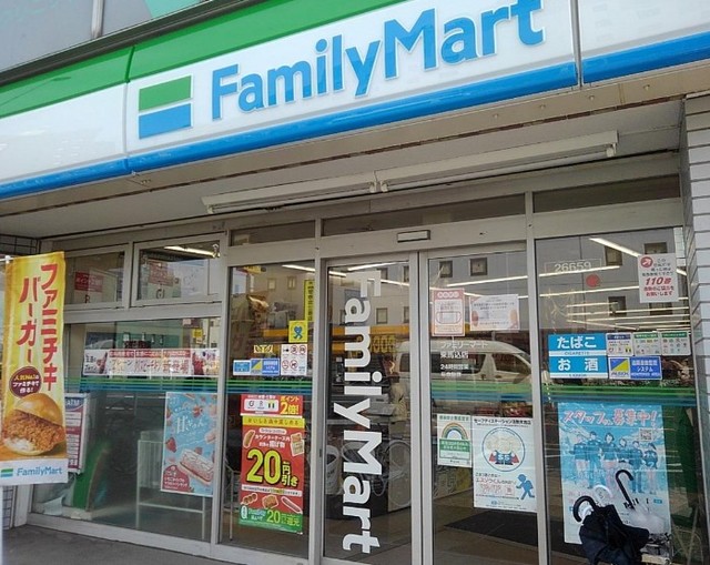 コンビニ　ファミリーマート東馬込店（コンビニ）まで608m