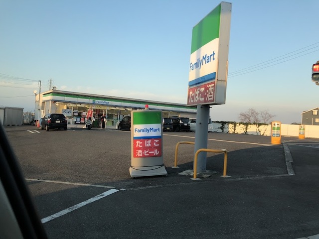 コンビニ　ファミリーマート岸和田流木東店（コンビニ）まで482m