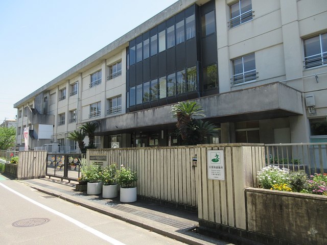 小学校　岸和田市立天神山小学校（小学校）まで910m